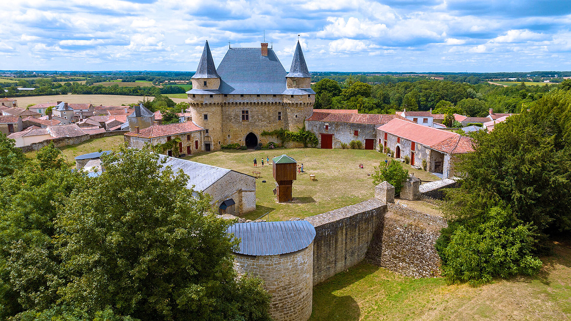 Château de Sigournais ©Medhi média / Communauté de communes du Pays de Chantonnay Château de Sigournais ©Medhi média / Communauté de communes du Pays de Chantonnay