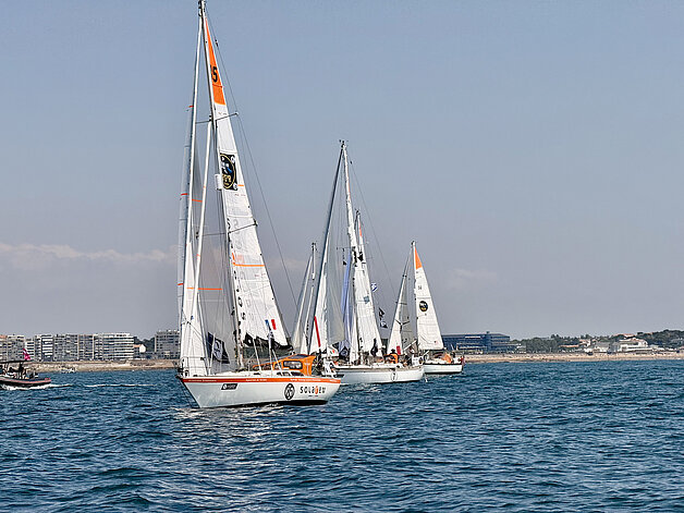 Des concurrents au large des Sables-d'Olonne lors du prologue de cette édition 2026