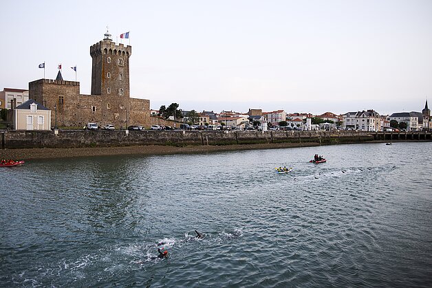 Les concurrents remontaient déjà le chenal des Sables-d'Olonne en 2024