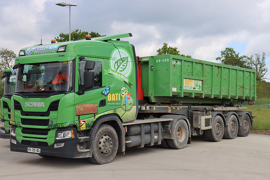 Camion de collecte en déchèterie