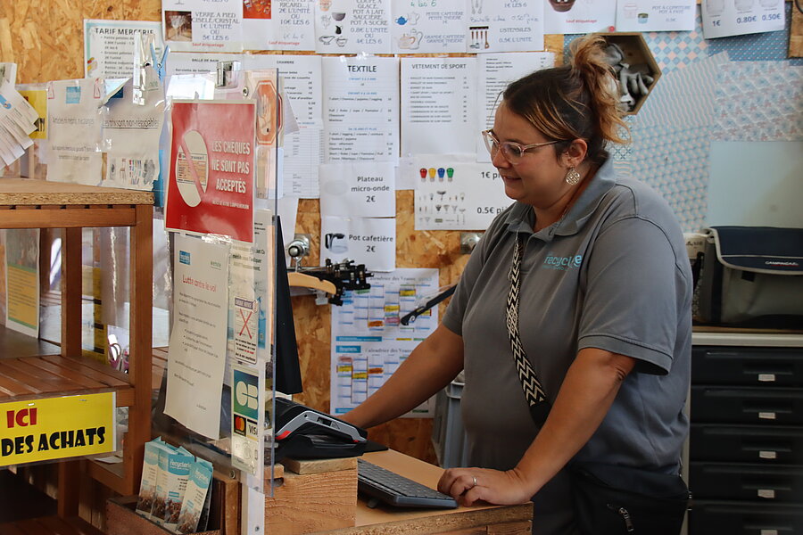Depuis février 2025, Jessica travaille à la Recyclerie Vendée grand littoral