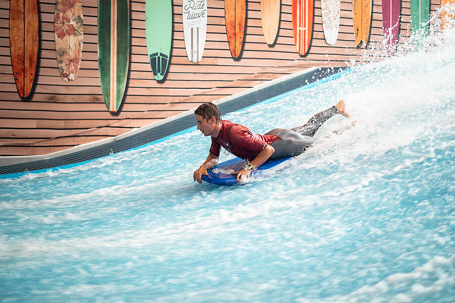 Vague de surf ©UP2PLAY