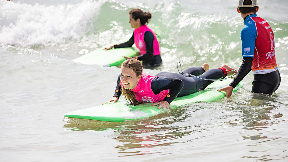 Des leçons de surf sont données tout le long du littoral vendéen Des leçons de surf sont données tout le long du littoral vendéen