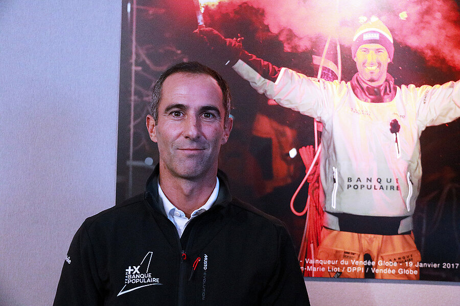 Armel Le Cléac'h était présent sur le village avant le grand départ du Vendée Globe Armel Le Cléac'h était présent sur le village avant le grand départ du Vendée Globe