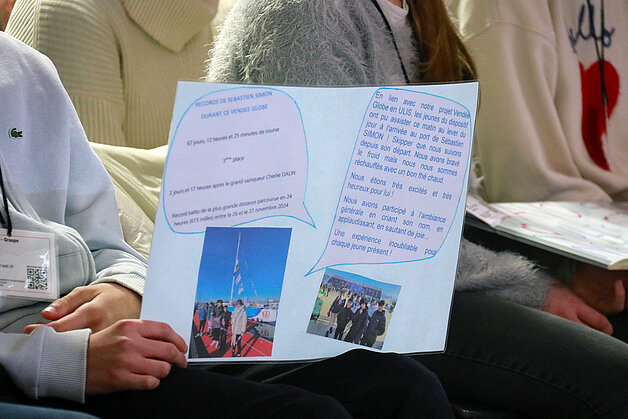 Les élèves ont réalisé des pancartes en l'honneur de Sébastien Simon