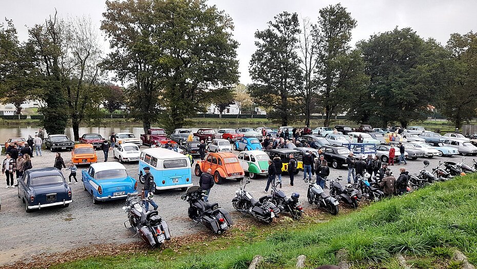 Un rassemblement de véhicules anciens en Vendée