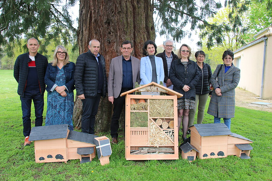 Anne Aubin-Sicard, présidente de la commission Climat, Biodiversité, Espaces naturels sensibles au Département, aux côtés des élus du Sud-Vendée.