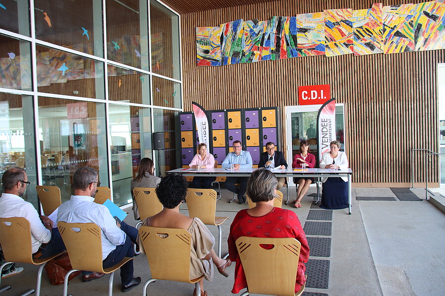 Conférence de presse de rentrée 2025 Conférence de presse de rentrée 2025 au collège Marais Poitevin à Benet