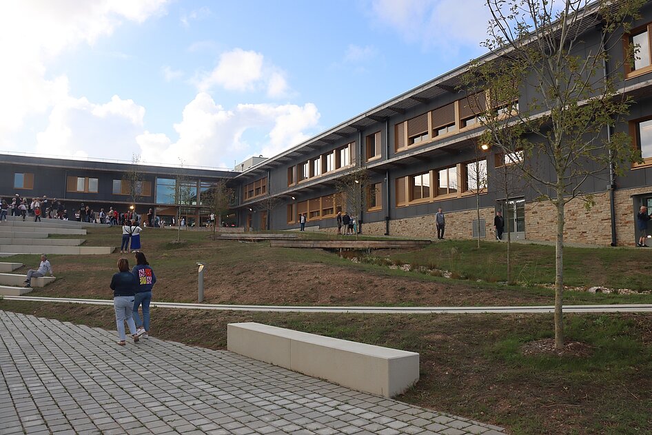 Collège Edmond-Bocquier Collège Edmond-Bocquier