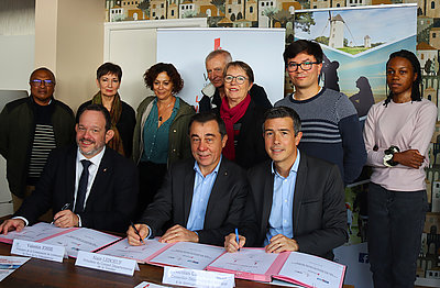 Signature de la charte des hébergements territoriaux Signature de la charte des hébergements territoriaux