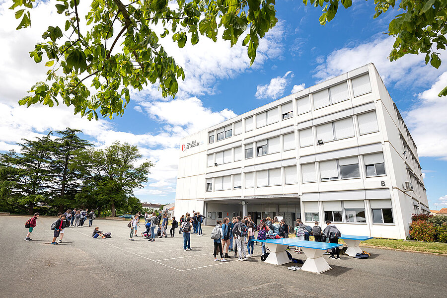 Au collège de l'Anglée, la demi-pension est en pleine rénovation. Au collège de l'Anglée, la demi-pension est en pleine rénovation.