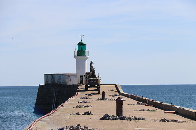 Travaux sur la petite jetée des Sables-d'Olonne Travaux sur la petite jetée des Sables-d'Olonne