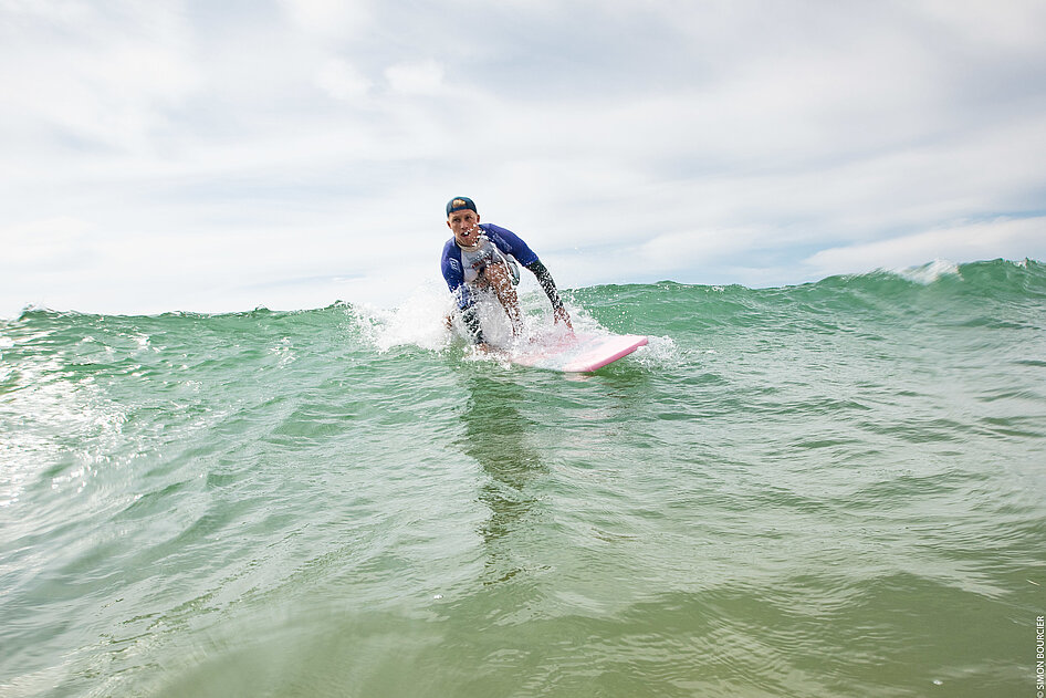 Des leçons de surf sont données tout le long du littoral vendéen Des leçons de surf sont données tout le long du littoral vendéen
