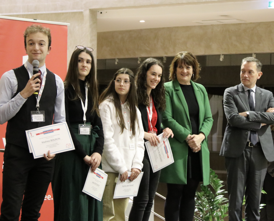 112 jeunes Vendéens ont été sélectionnés pour bénéficier de la bourse dans 3 catégories : associations sportives, associations sociales et de secourisme, associations culturelles.