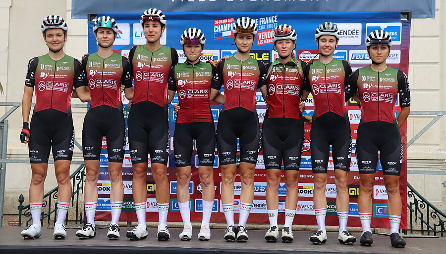La présentation de l'équipe lors des championnats de France de cyclisme sur route aux Herbiers La présentation de l'équipe lors des championnats de France de cyclisme sur route aux Herbiers