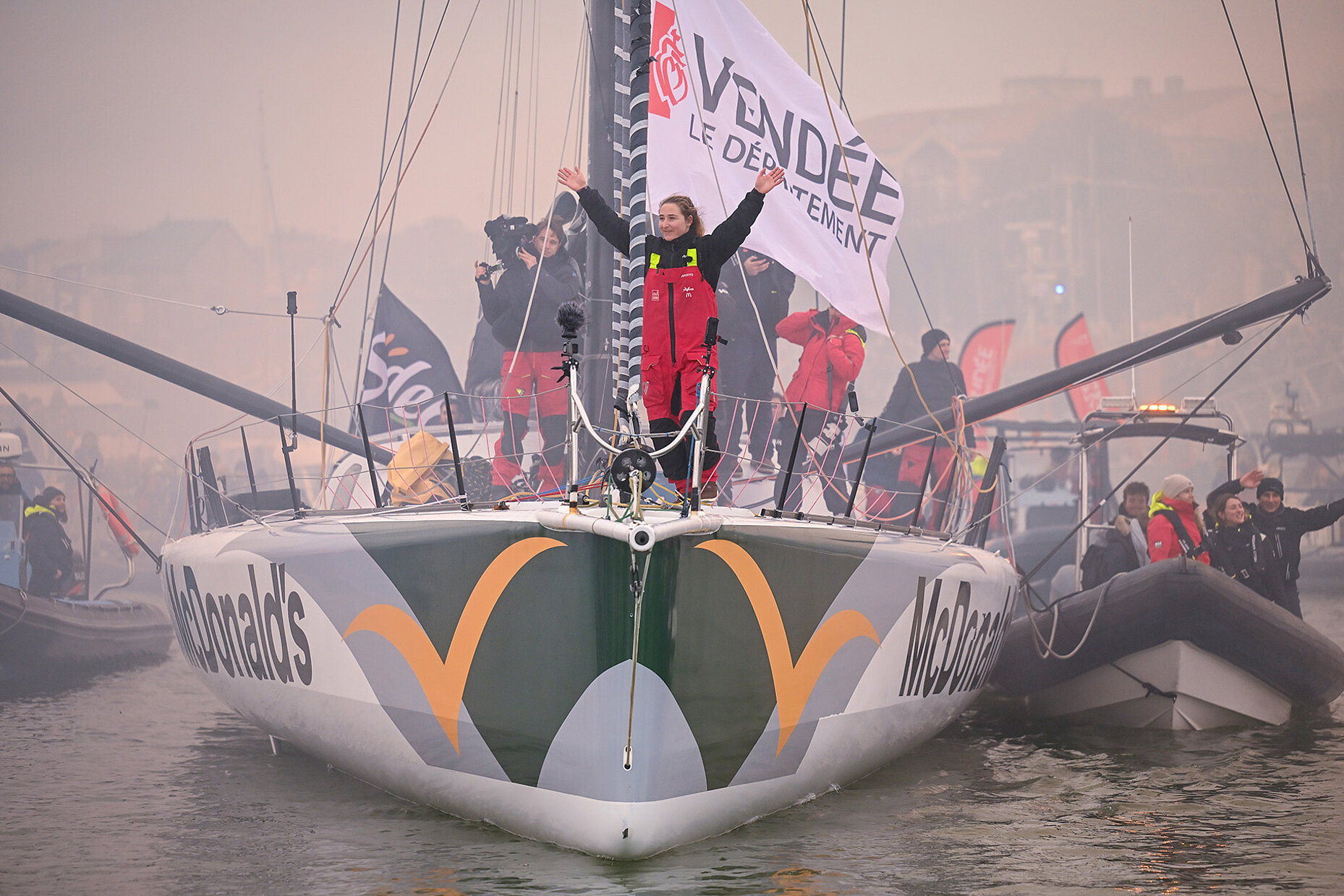 Violette Dorange lors de son arrivée aux Sables-d'Olonne