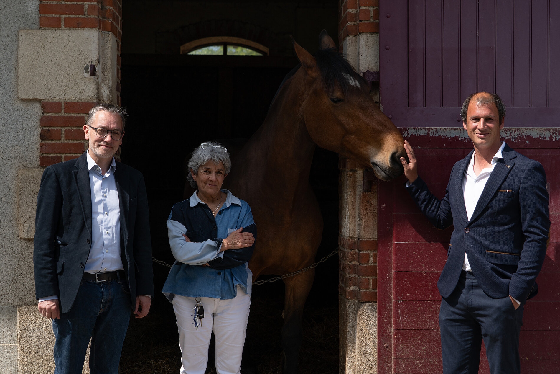 Guillaume Jean, président de la commission Culture, patrimoine et relations internationales, en compagnie de Pascale Labbe, organisatrice du concours de Challans, et Sébastien Pajot, trésorier de l’Asselven. Guillaume Jean, président de la commission Culture, patrimoine et relations internationales, en compagnie de Pascale Labbe, organisatrice du concours de Challans, et Sébastien Pajot, trésorier de l’Asselven.