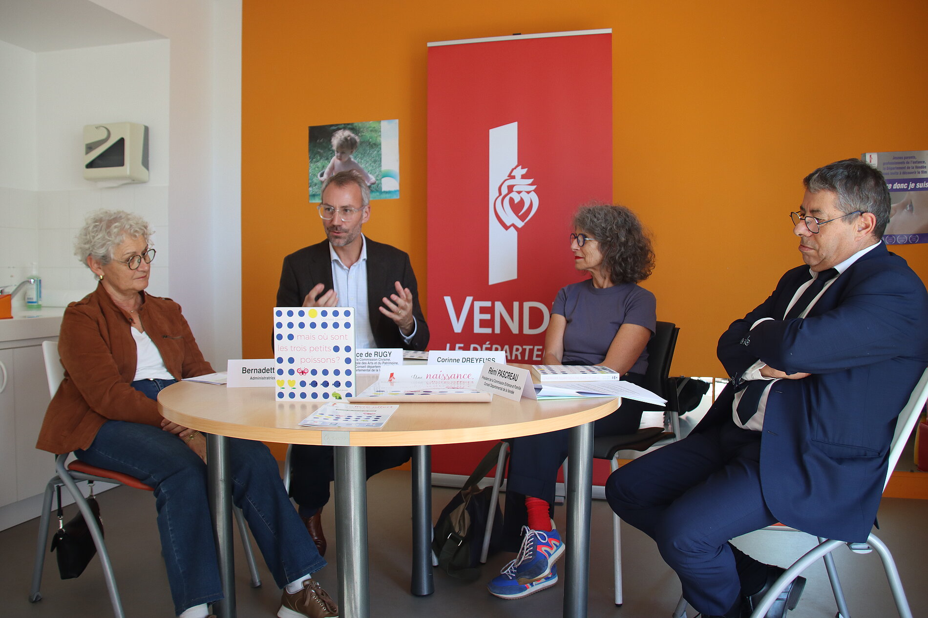Bernadette Selin, administrative de la MSA, Maxence de Rugy, président de la commission Bibliothèques, Corinne Dreyfuss, auteure et Rémi Pascreau, président de la commission Enfance et famille. Bernadette Selin, administrative de la MSA, Maxence de Rugy, président de la commission Bibliothèques, Corinne Dreyfuss, auteure et Rémi Pascreau, président de la commission Enfance et famille.