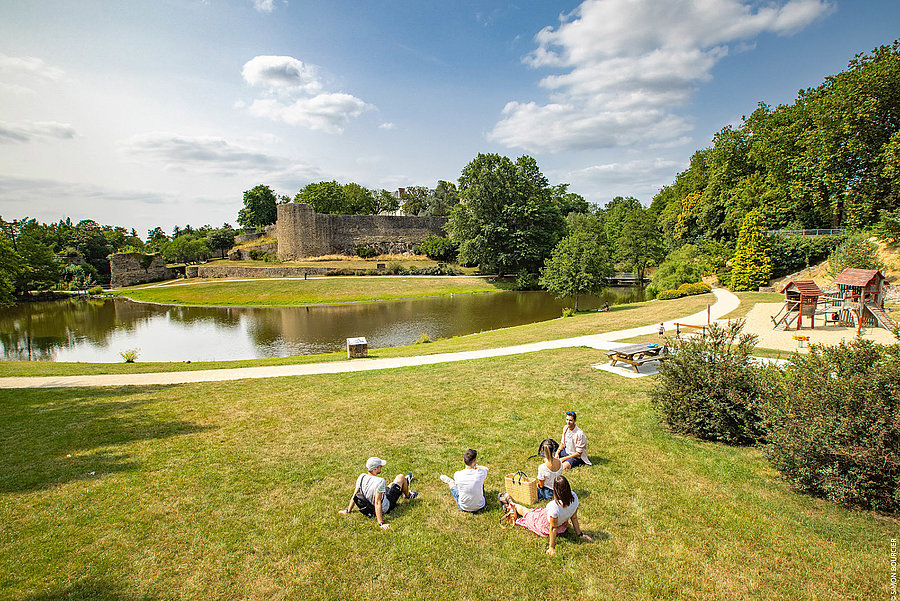 Les remparts de Montaigu