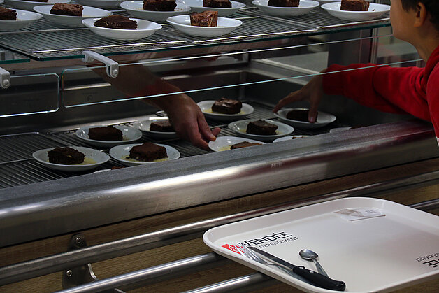 Des brownies et leur crème anglaise maison Des brownies et leur crème anglaise maison
