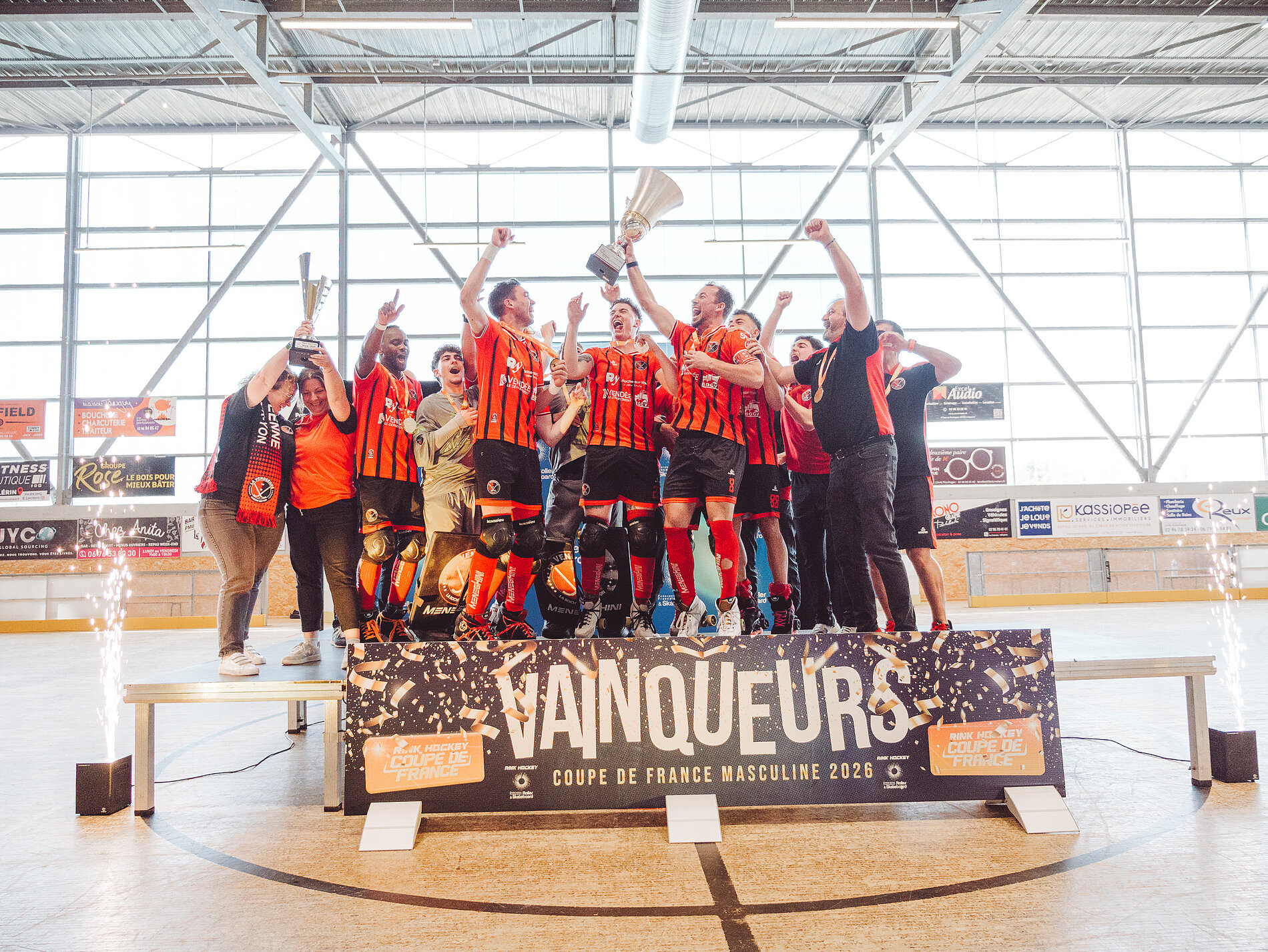 La Vendéenne célèbre son titre acquis en Coupe de France La Vendéenne célèbre son titre acquis en Coupe de France