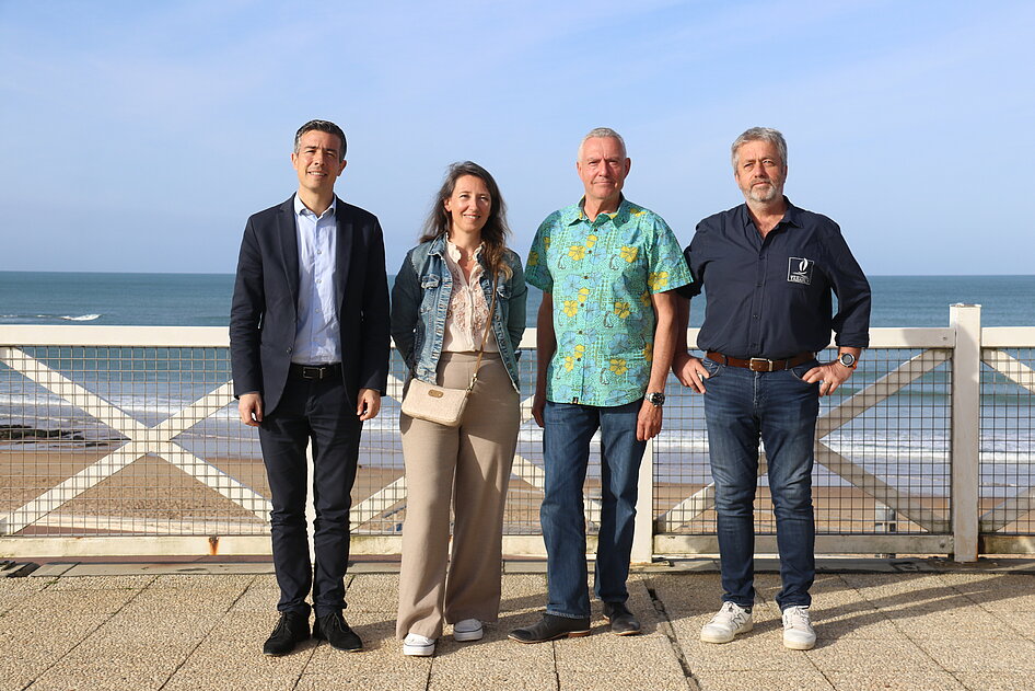 De gauche à droite : Nicolas Chénéchaud, conseiller départemental de la Vendée et maire des Sables-d'Olonne, Barbara Truchaud, responsable communication de l'association Sapovaye, Philippe Petit, président de l’association Sapovaye, et un représentant du lycée Tabarly
