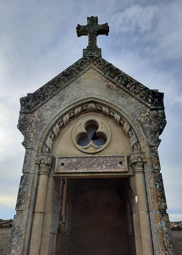 Chapelle funéraire du cimetière de Chaillé-les-Marais Chapelle funéraire du cimetière de Chaillé-les-Marais